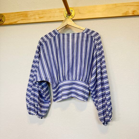 Women's Banana Republic Cropped Blue and White Striped Blouse Size 6 NEW - Picture 7 of 10